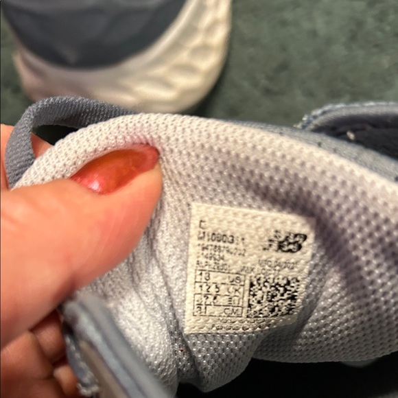 New Balance Men’s Gray and Teal Athletic Sneakers - Picture 7 of 7